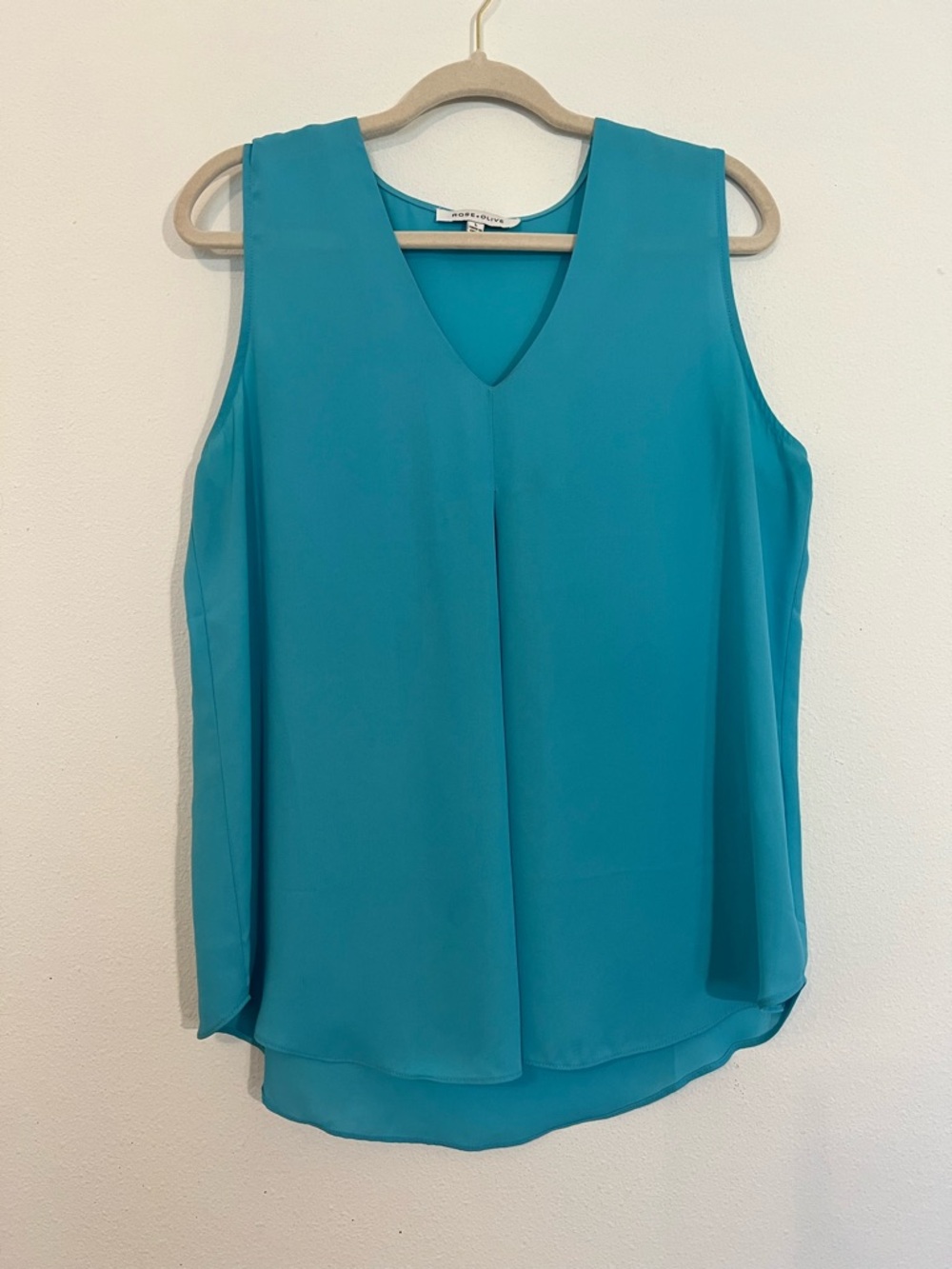 Rose & Olive Women’s Sleeveless Teal V-Neck Tank Size Large Business Office